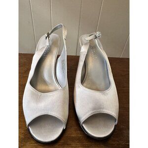 Aerosoles Shoes new Women’s size 7.5 Silver Satin Party Sling back Heels